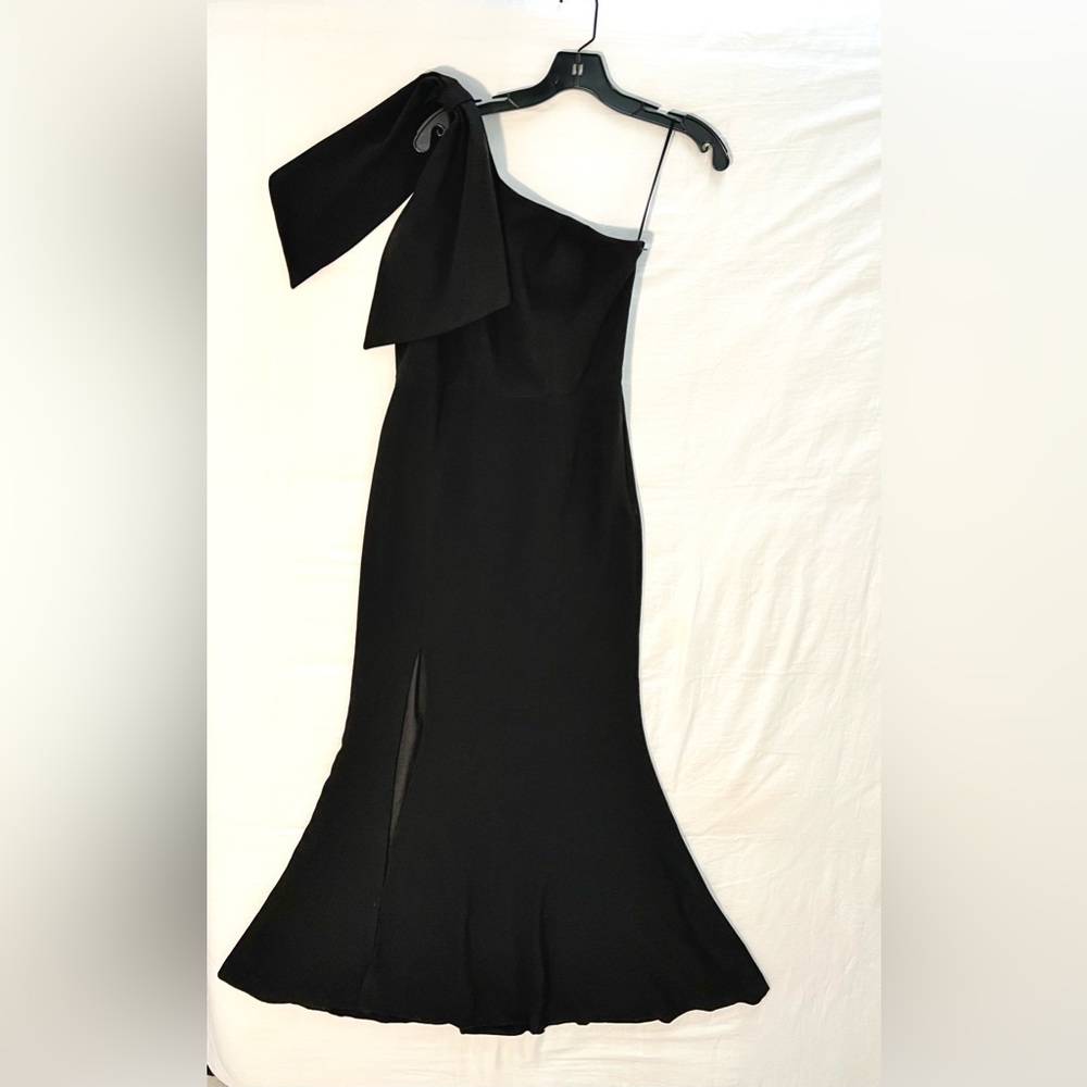 Dress the Population Georgina One-Shoulder Crepe Gown - Picture 9 of 11